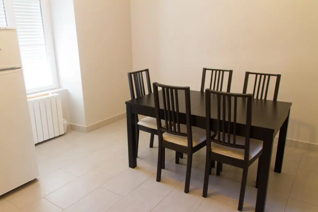 Espace repas dans la cuisine